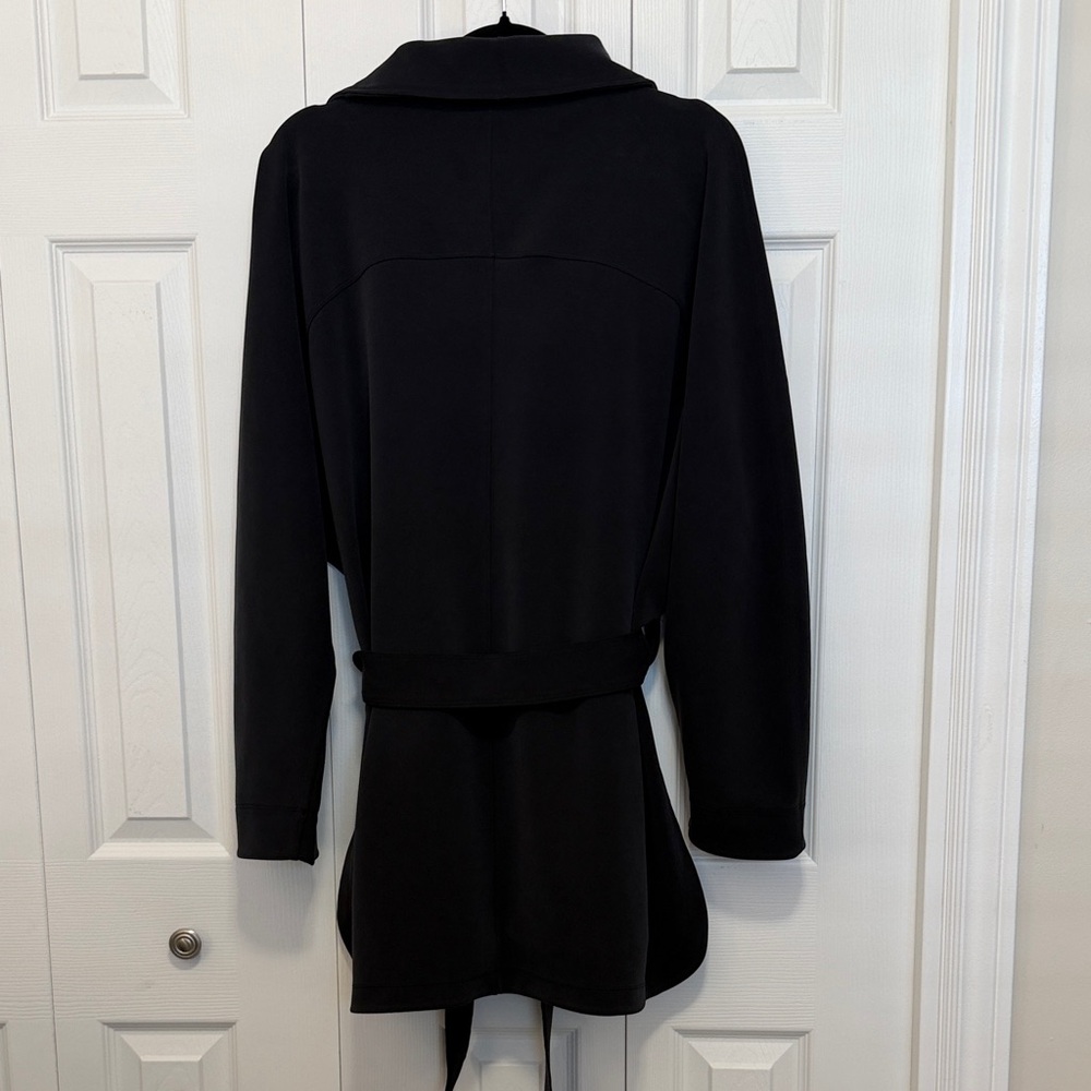 Lululemon Black Wrap Belted Women's Jacket in excellent condition. XL/XXL - Picture 2 of 6